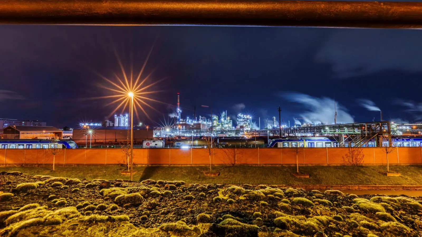 Industriepark Höchst in Frankfurt: Die Chemiebranche steht unter Druck. (Archivbild) (Foto: Andreas Arnold/dpa)