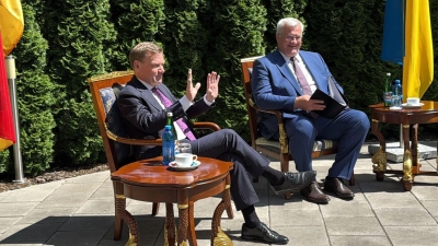 Außenminister Johann Wadephul (CDU) trifft bei seinem Antrittsbesuch in Kiew mit seinem Amtskollegen Andrij Sybiha zusammen.  (Foto: Jörg Blank/dpa)