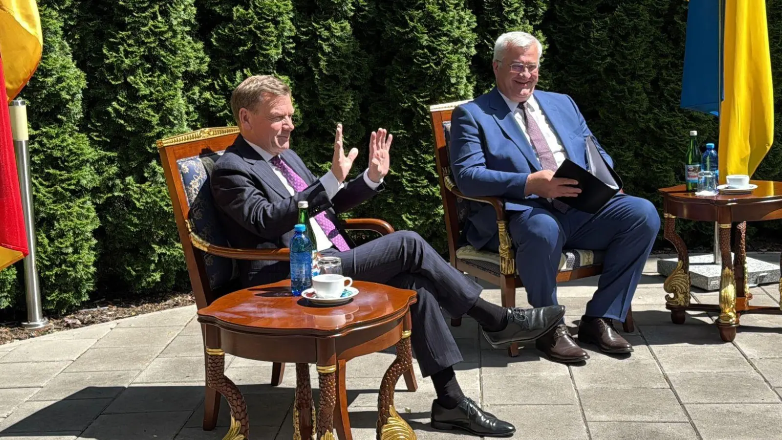 Außenminister Johann Wadephul (CDU) trifft bei seinem Antrittsbesuch in Kiew mit seinem Amtskollegen Andrij Sybiha zusammen.  (Foto: Jörg Blank/dpa)