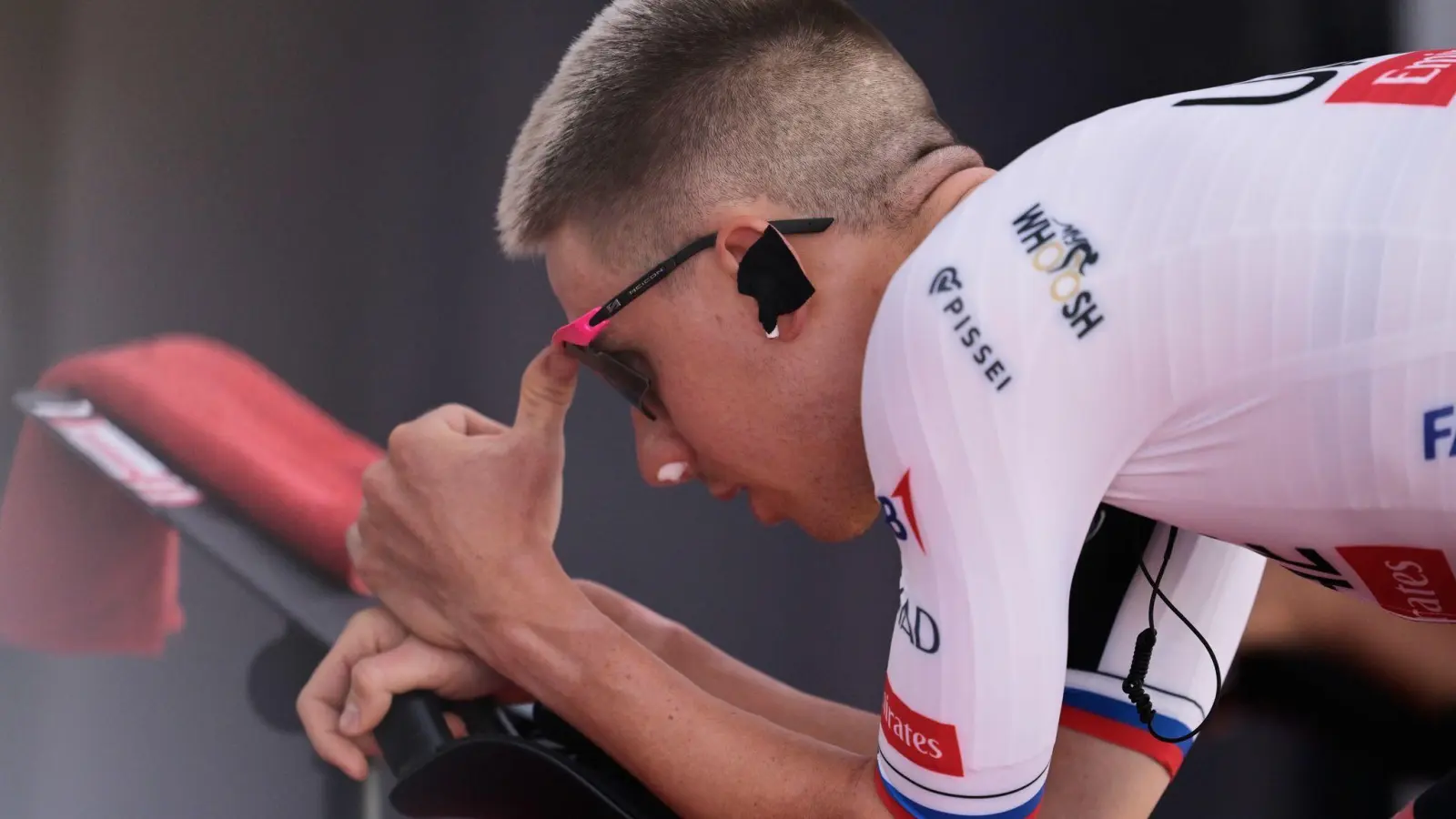 Tadej Pogacar muss nach einem Sturz bei der Vuelta aufgeben. (Archivbild) (Foto: Philippe Magoni/AP/dpa)