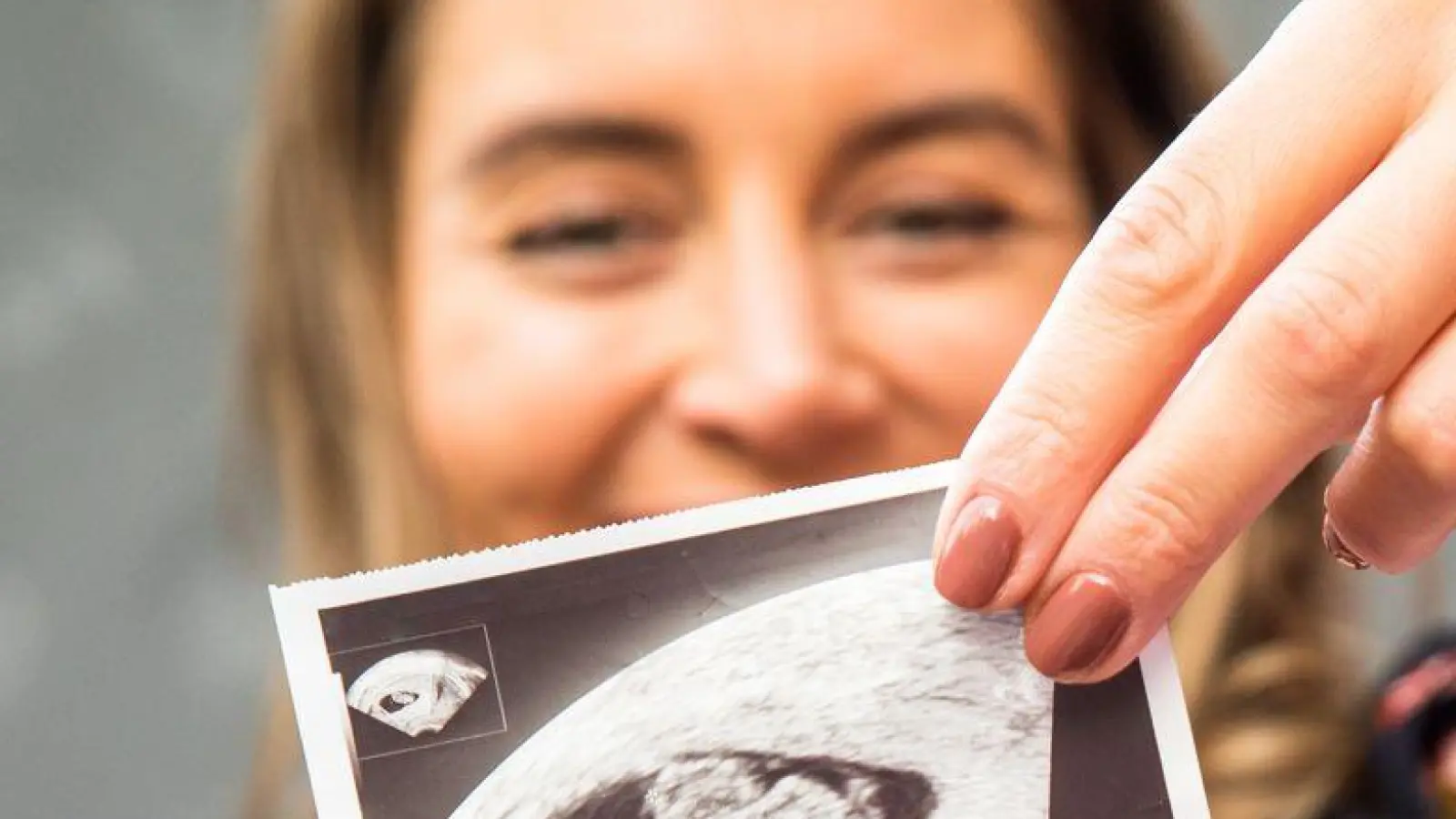 Eines der wichtigsten Fotos im Leben: Das erste (und auch zweite und dritte) Ultraschallbild ist für werdende Eltern meist etwas ganz Besonderes.  (Foto: Christin Klose/dpa-tmn)