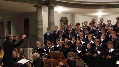 Gibt am 13. Dezember zum ersten Mal ein öffentliches Familienkonzert: der Windsbacher Knabenchor unter seinem Leiter Ludwig Böhme. (Foto: Thomas Wirth)