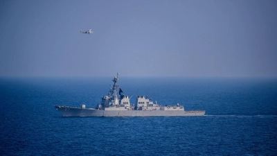 Der Lenkwaffenzerstörer USS Mason gehört zu den Kriegsschiffen, die vom Iran nach US-Darstellung in der Straße von Hormus angegriffen wurden. (Archivbild)  (Foto: Petty Officer Samantha Alaman/DVIDS/US Navy/dpa)