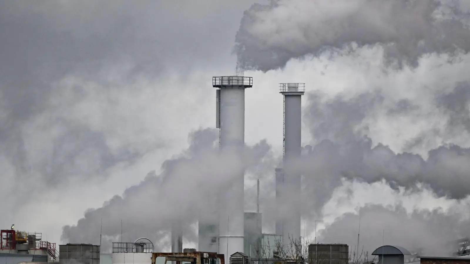 Die neue Förderung ist für Unternehmen unter anderem der energieintensiven Grundstoffindustrie, der Stahl- und Gießereibranche, der Glas-, Keramik-, Papier- oder Zementindustrie gedacht. (Archivbild)  (Foto: Patrick Pleul/dpa)