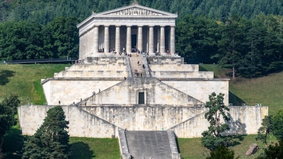 Franz Josef Strauß soll in die Ruhmeshalle Walhalla aufgenommen werden (Archivbild) (Foto: Armin Weigel/dpa)