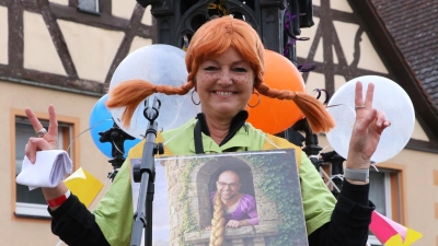 Büttenrednerin Christina Gurdan-Berndt übte auch Kritik an der Politik. (Foto: Alexander Biernoth)