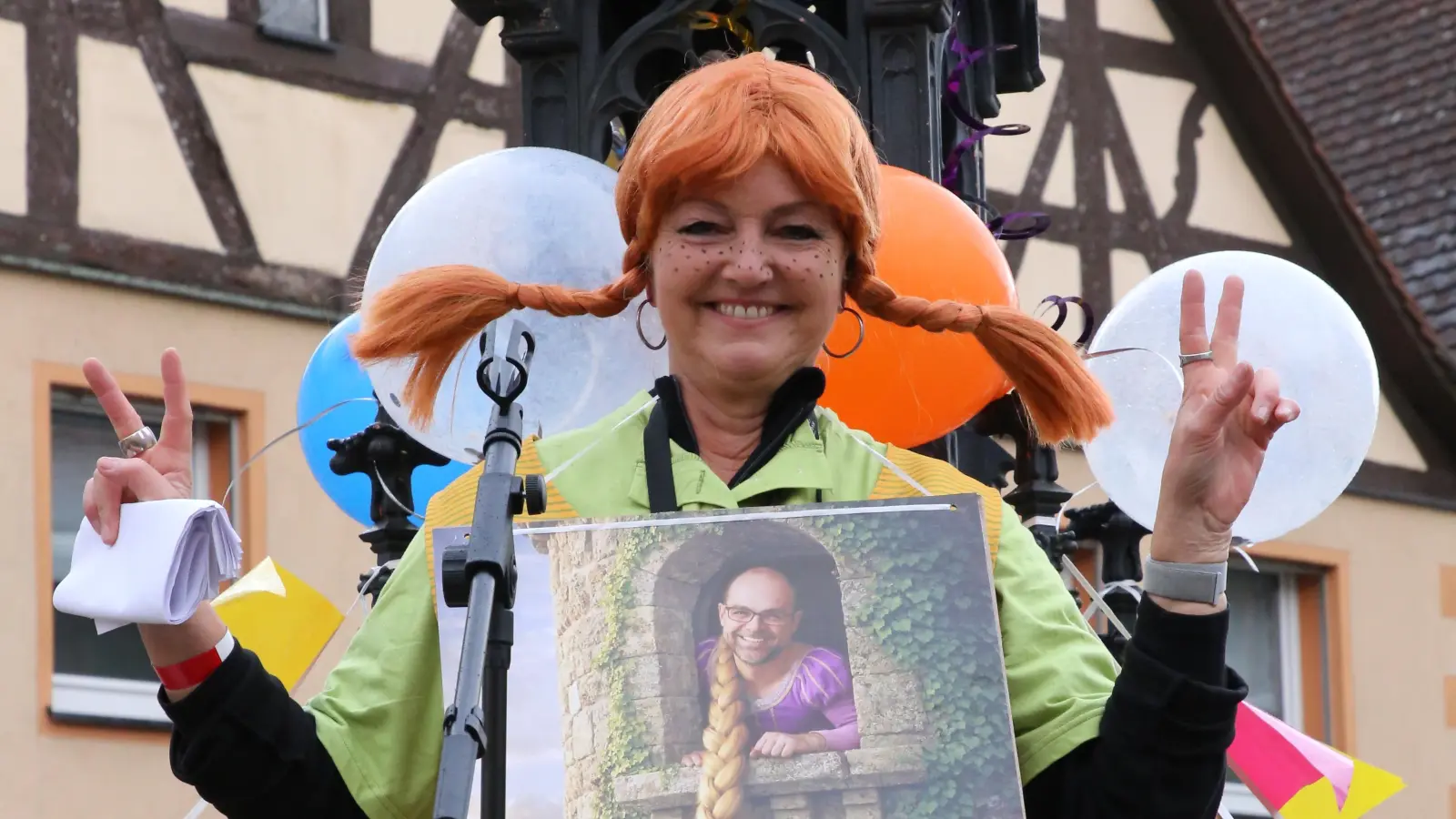 Büttenrednerin Christina Gurdan-Berndt übte auch Kritik an der Politik. (Foto: Alexander Biernoth)