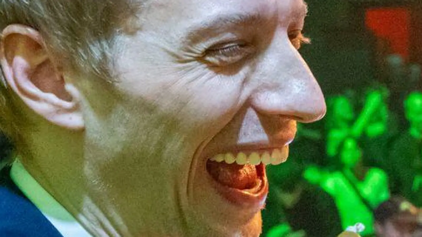 Er ist Münchens Oberbürgermeister Dieter Reiter auf den Fersen: Dominik Krause von den Grünen. (Foto: Peter Kneffel/dpa)