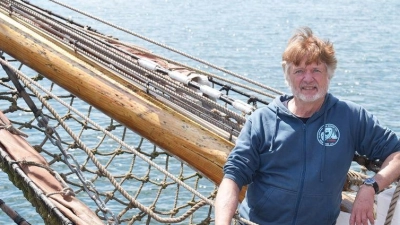 Der Polarforscher und Autor auf seinem Segelschiff „Dagmar Aaen“. (Foto: Marcus Brandt/dpa)