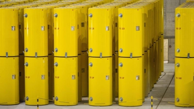 Noch lagert der deutsche Atommüll in Zwischenlagern wie hier in Ahaus (Archivbild). (Foto: Guido Kirchner/dpa)