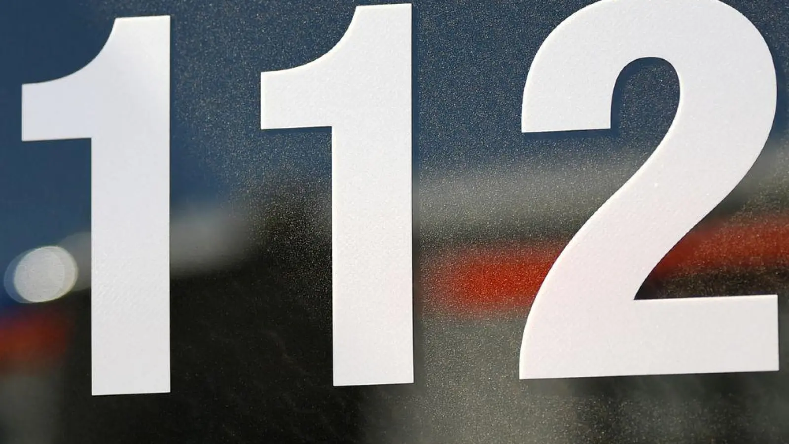 Die Angehörigen wählten den Notruf. (Symbolbild) (Foto: Patrick Seeger/dpa)