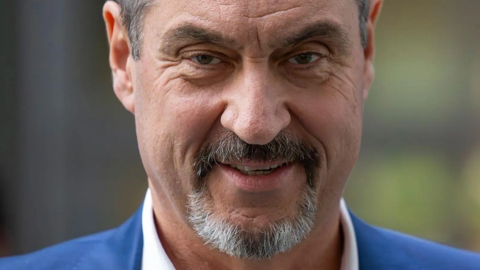 Nach der Sitzung des CSU-Vorstandes hatte Markus Söder gut lachen - dennoch bereiten auch ihm die finanziellen Nöte der bayerischen Kommunen zunehmend Sorgen.  (Foto: Peter Kneffel/dpa)