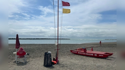 In Italien fehlt es an Strandwärtern - jetzt sollen Häftlinge helfen. (Archivbild) (Foto: Christoph Sator/dpa)