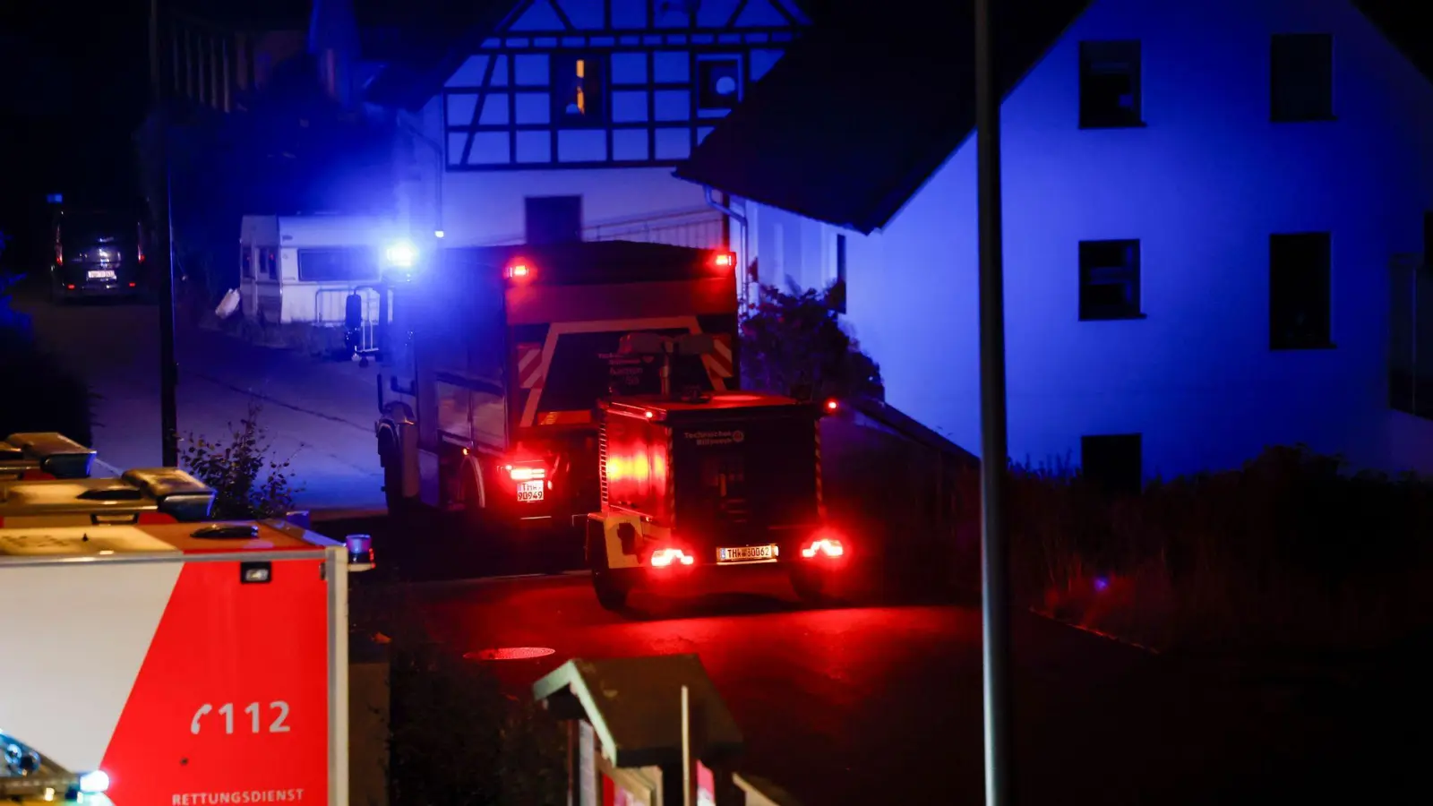 In Monschau-Kalterherberg mussten in der Nacht 30 Menschen ihre Häuser verlassen. (Foto: Thomas Banneyer/dpa)