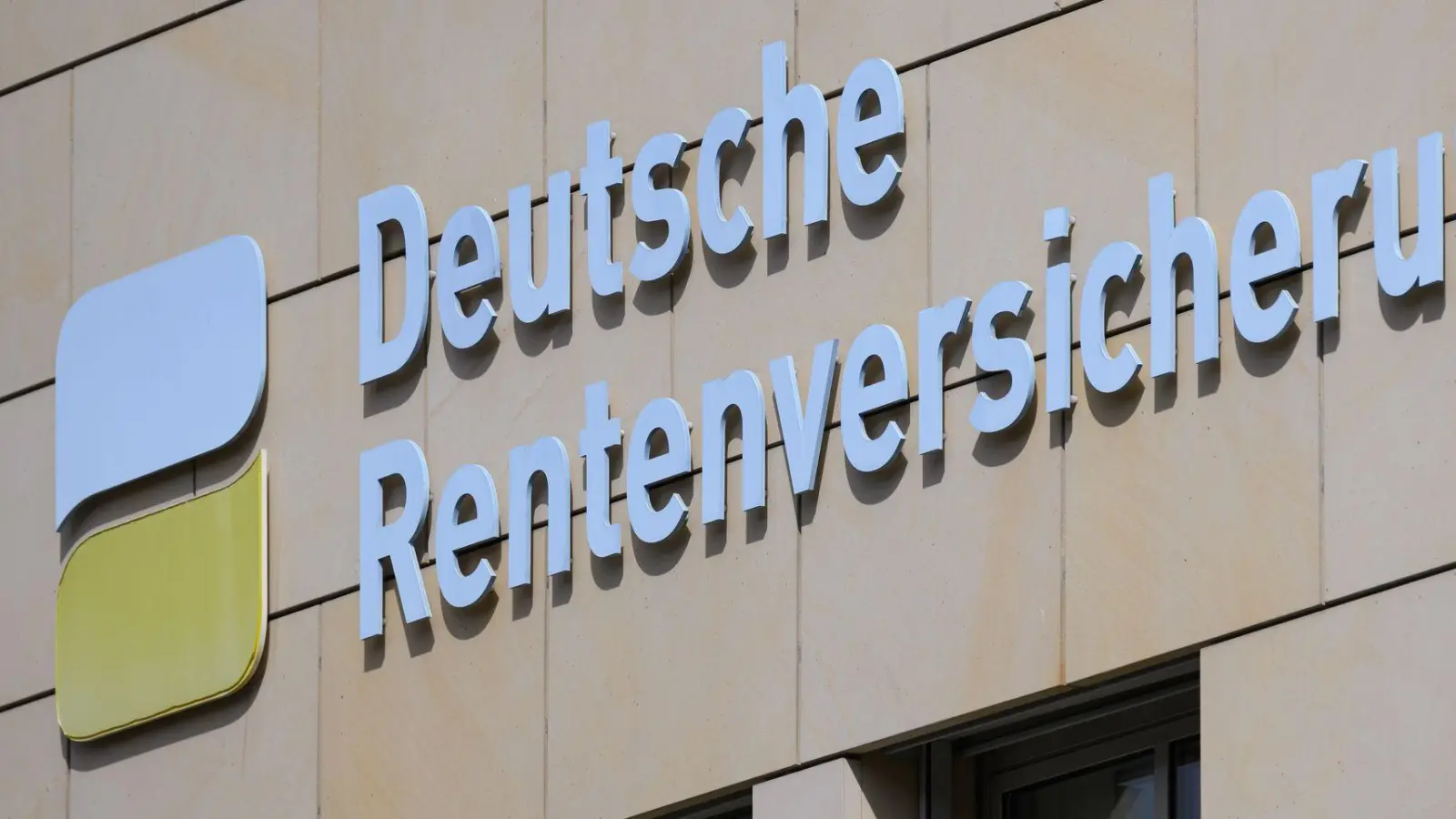 Rentenpunkte nach Scheidung weg? Meist ja – Ausnahme: der Tod des oder der Ex innerhalb von 36 Monaten. (Foto: Robert Michael/dpa/dpa-tmn)