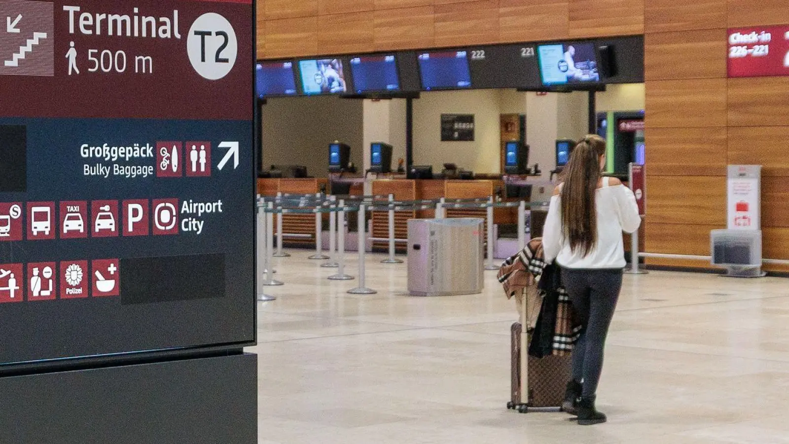 Wegen einer Drohnensichtung wurde der Flugbetrieb am BER zwischenzeitlich eingestellt.  (Foto: Carsten Koall/dpa)