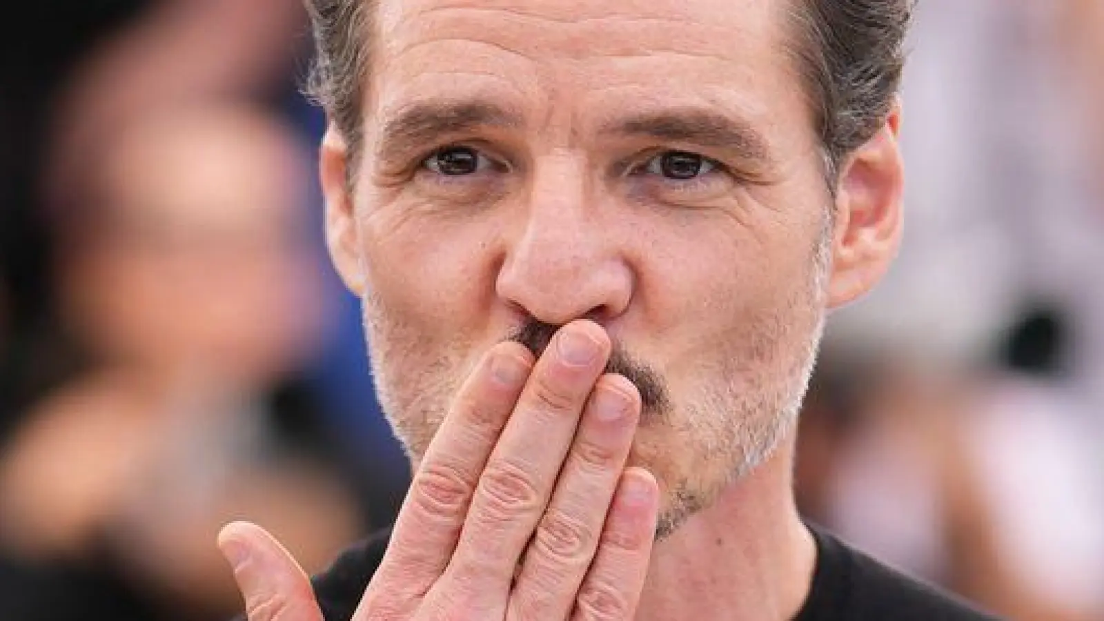 Pedro Pascal spielt in „Eddington“ mit. (Archivbild) (Foto: Scott A Garfitt/Invision/dpa)