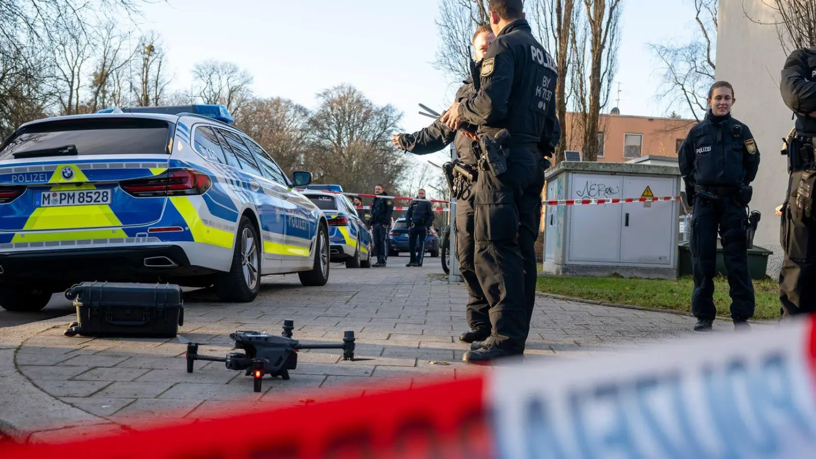 Die Polizei sperrte den mutmaßlichen Tatort ab. (Archivbild) (Foto: Peter Kneffel/dpa)