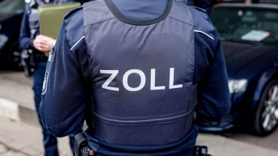 Der Zoll hat am Münchner Flughafen Goldschmuck entdeckt, der in Babywindeln versteckt war (Symbolbild).  (Foto: Axel Heimken/dpa)