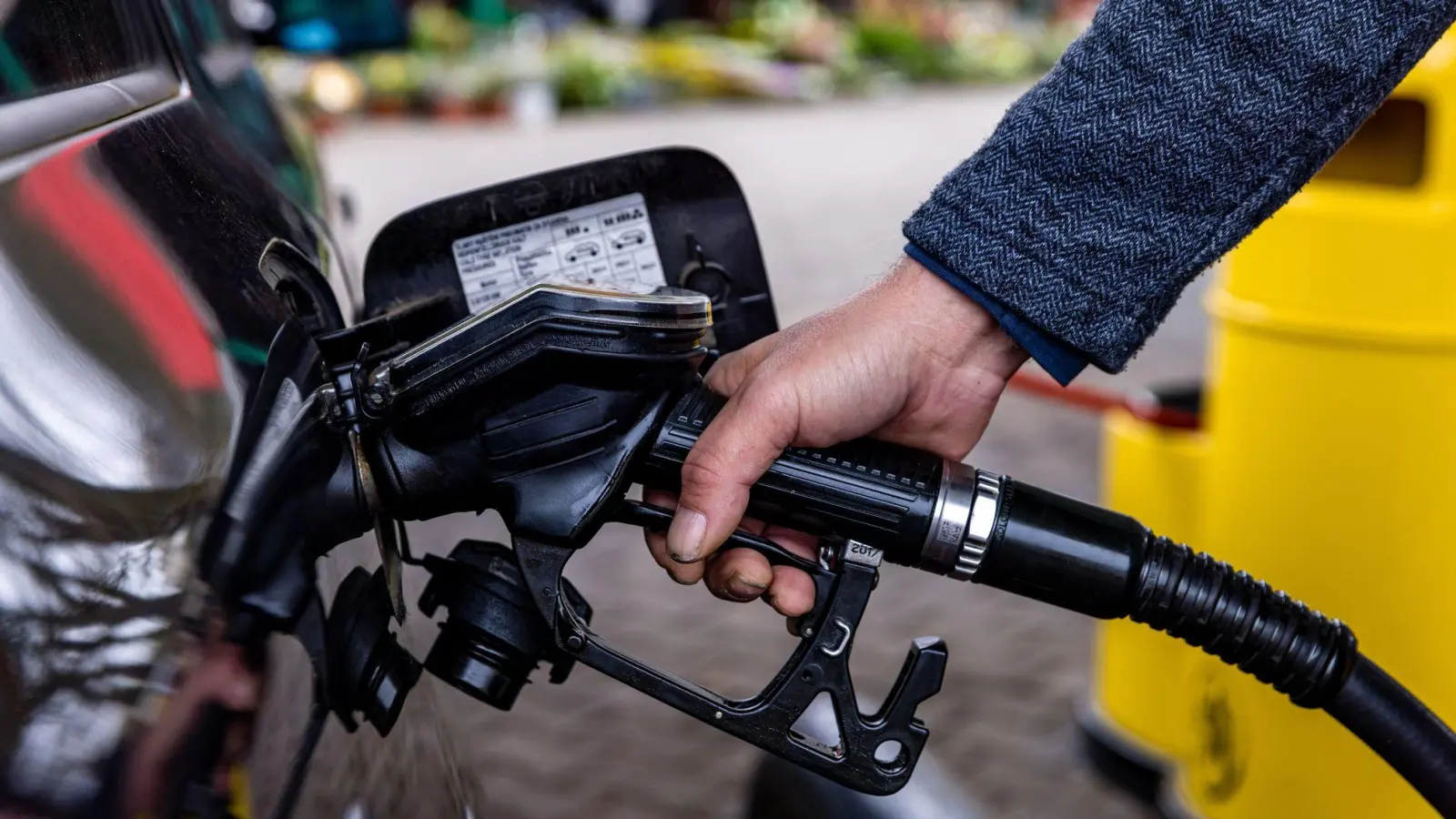 Tanken wird gerade wieder teurer. (Archivbild) (Foto: Frank Hammerschmidt/dpa)