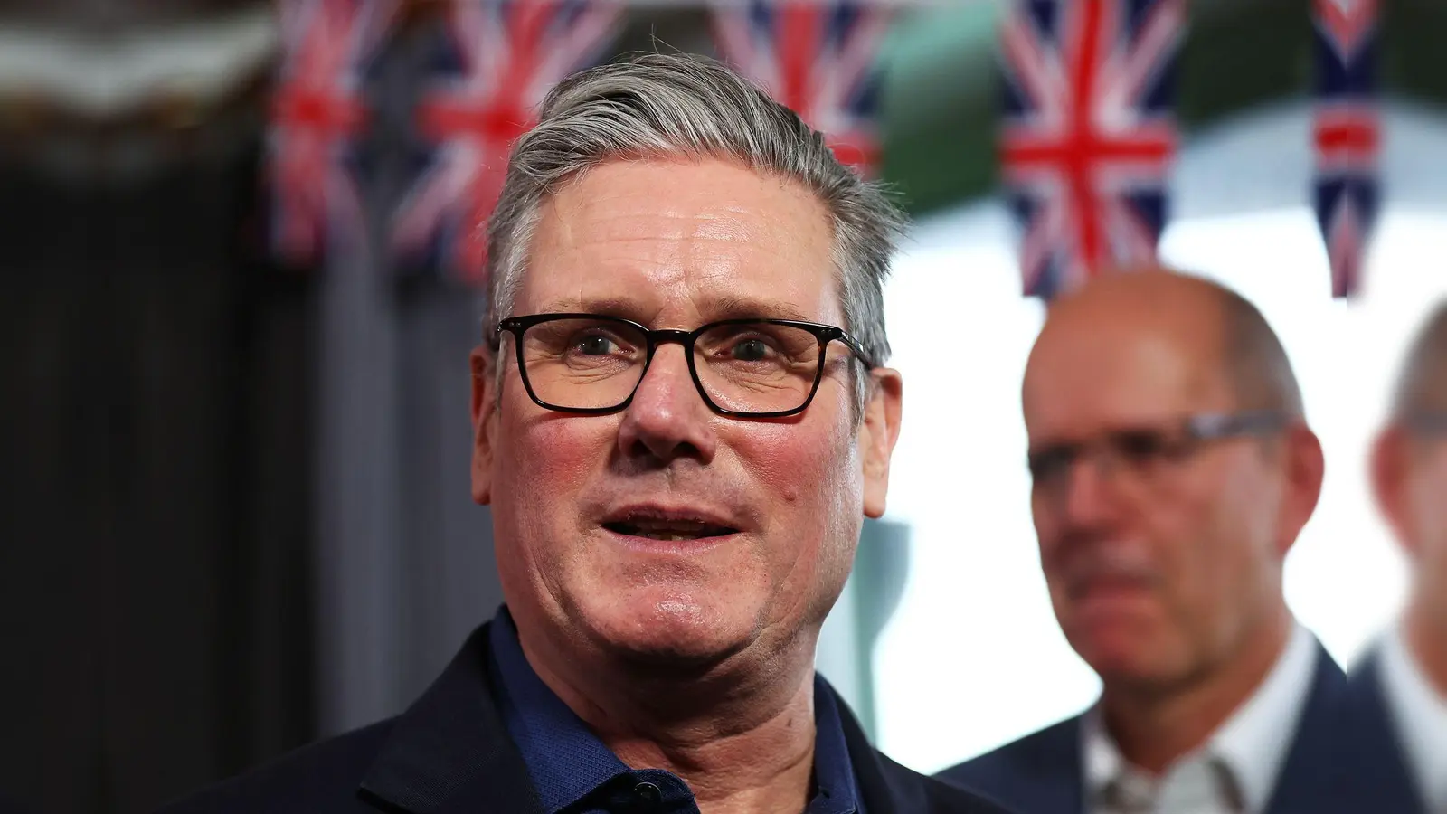 Der britische Premierminister hat die schwerste Krise seiner bisherigen Amtszeit überstanden - zumindest vorerst. (Archivbild) (Foto: Peter Nicholls/Pool Getty Images Europe/AP/dpa)