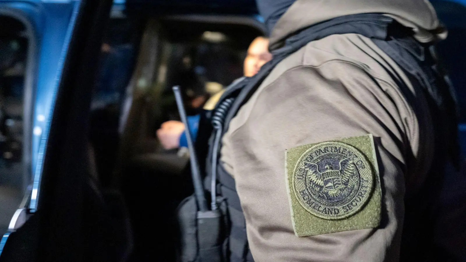 Die US-Heimatschutzbehörde hat einen britischen Kommentator festgenommen (Foto: Alex Brandon/AP/dpa)