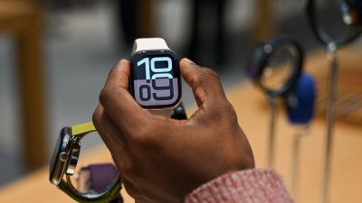 Unter den Testsiegern: „Apple Watch Series 10 Aluminium (GPS) 46 mm“ für 467 Euro. (Foto: Katharina Kusche/dpa/dpa-tmn)