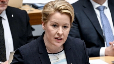 Die Berliner Senatorin für Wirtschaft, Energie und Betriebe, Franziska Giffey (SPD), ist bei einem tätlichen Angriff im Stadtteil Rudow leicht verletzt und danach im Krankenhaus behandelt worden. (Foto: Britta Pedersen/dpa)