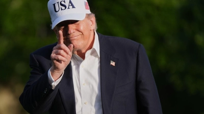 Trump betrachtet die Entscheidung über weitere Waffenverkäufe an Taiwan als nützliches Druckmittel gegenüber China.  (Foto: Jacquelyn Martin/AP/dpa)