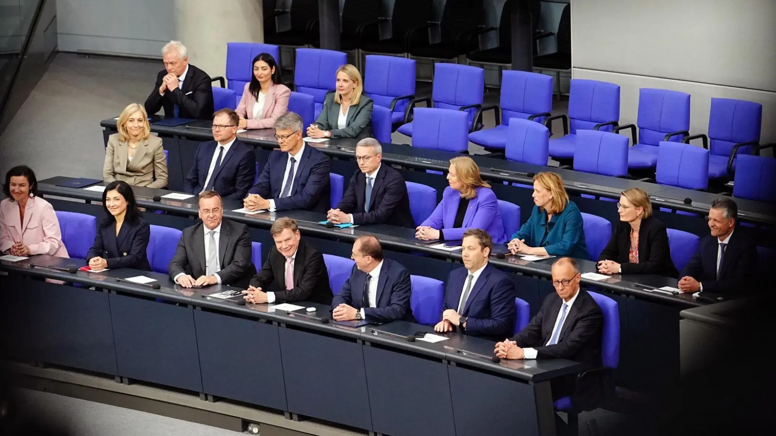Die frisch gebackene schwarz-rote Regierung. (Foto: Kay Nietfeld/dpa)
