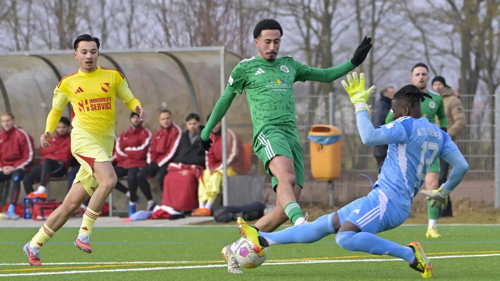 Abschiedsvorstellung: Beim Testspiel gegen den ATSV Erlangen war Abdennour Rhani (grünes Trikot) noch für Ansbach am Ball. (Foto: Martin Rügner)