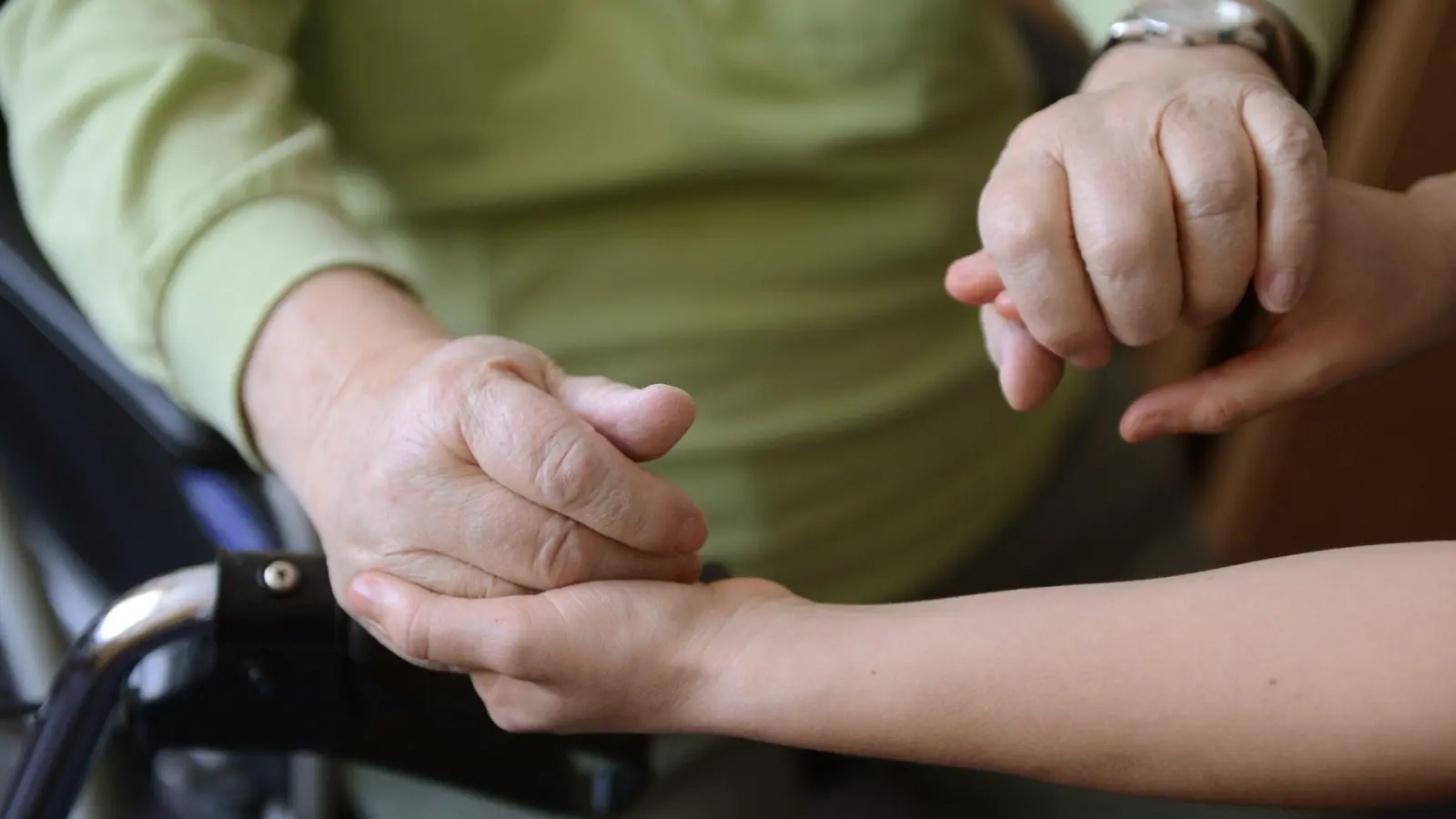 Vorsicht vor unseriösen Anbietern: Betrüger geben sich als Pflegedienstleister aus und versuchen, den Entlastungsbetrag unrechtmäßig abzuschöpfen. (Foto: Jens Kalaene/dpa-Zentralbild/dpa)