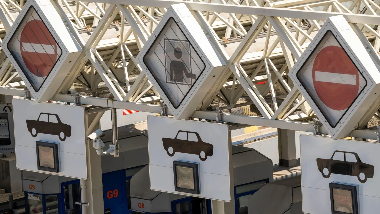 Am 30. Mai ist die Brenner-Autobahn in Österreich für acht Stunden gesperrt. (Foto: Peter Kneffel/dpa)