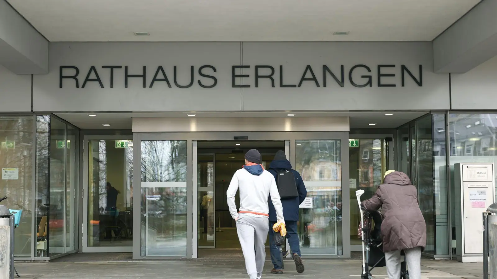 Oberbürgermeister Janik will nun auf alle demokratischen Kräfte im Stadtrat zugehen. (Foto: Daniel Löb/dpa)