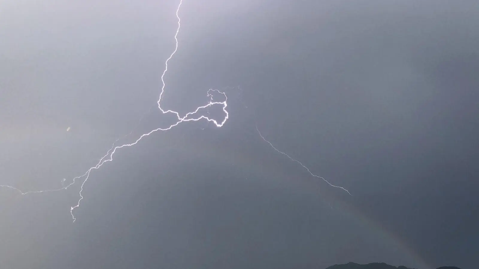 Bei Bergwanderungen sind Gewitter eine besonders große Gefahr. (Symbolbild) (Foto: Valentin Gensch/dpa/dpa-tmn)