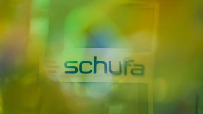 Die Schufa berechnet anhand gewaltiger Datenmengen, für wie kreditwürdig sie Verbraucher hält. Anlässlich ihres 100-jährigen Bestehens hat die Auskunftei einen tieferen Blick in ihre Geschichte zur Zeit des Nationalsozialismus (1933-1945) geworfen. (Symbolbild) (Foto: Andreas Arnold/dpa/dpa-tmn)