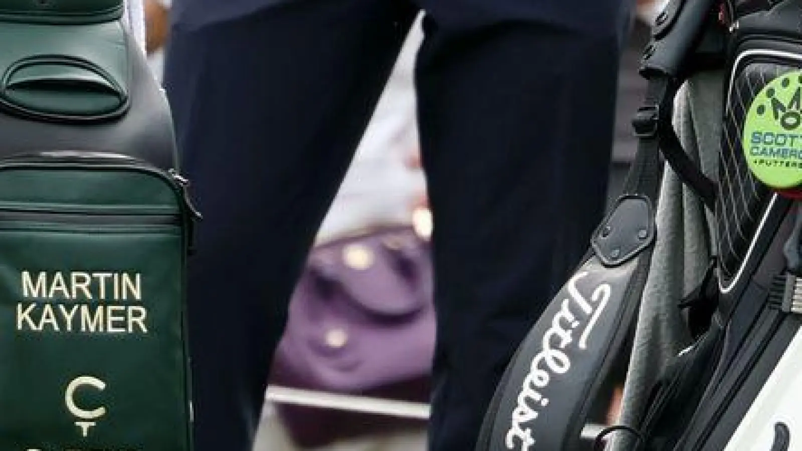Viel beobachtet: Marcel Siem (l), Nicolai von Dellingshausen (3vl) und Martin Kaymer (r). (Foto: Daniel Löb/dpa)