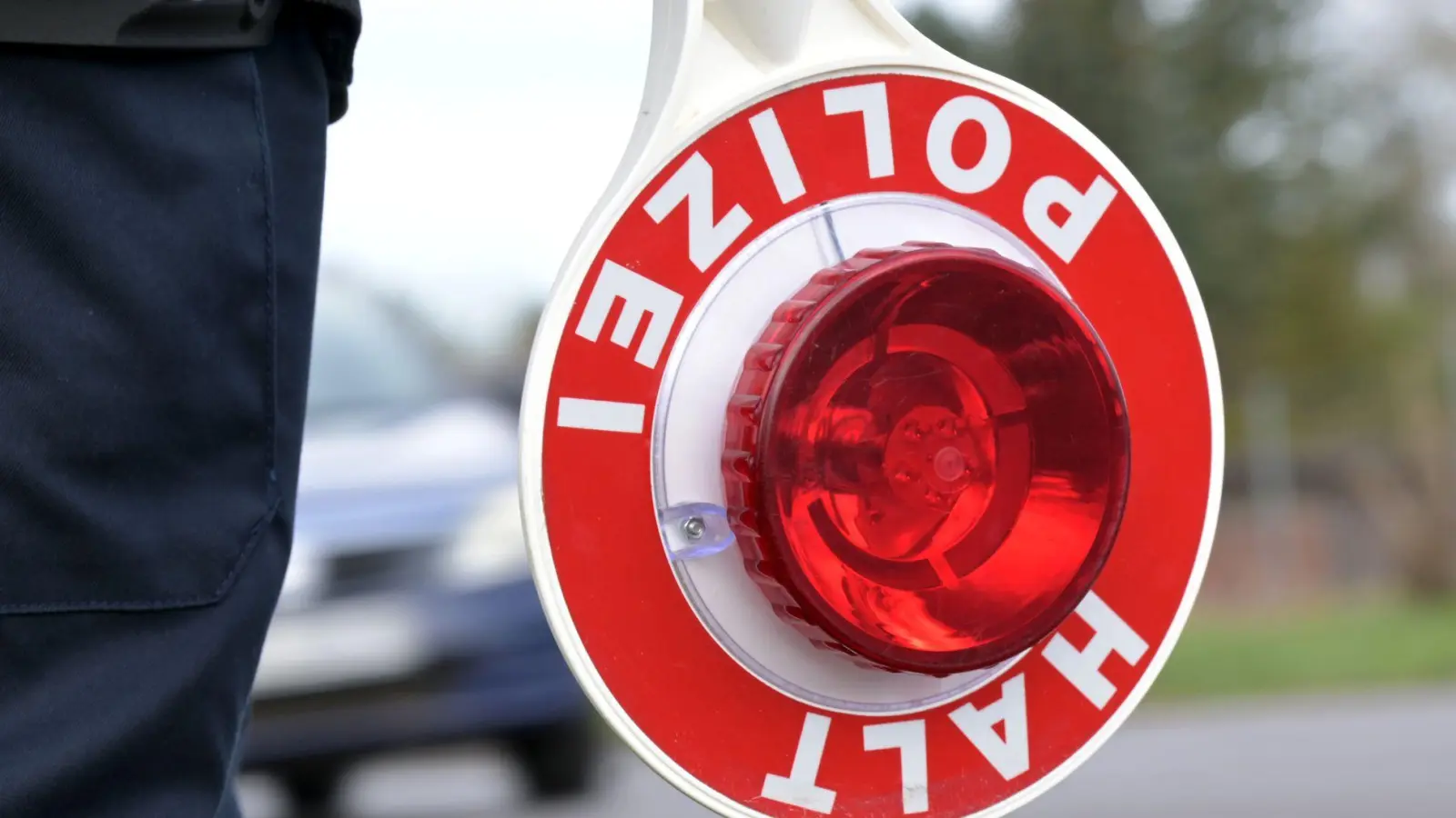 Der Alkoholwert bei der Frau lag nach Polizeiangaben im Bereich der absoluten Fahruntüchtigkeit. (Symbolbild) (Foto: Michael Bahlo/dpa)