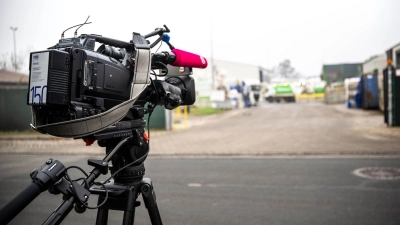 An unbekannter Stelle auf dem Gelände eines Entsorgungsbetriebes ist ein toter Säugling im Müll gefunden worden. (Foto: Sina Schuldt/dpa)
