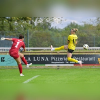 Bemüht, aber ohne Erfolg: Lea Würth (rechts), hier im Spiel gegen den Karlsruher SC, unterlag mit dem SV Weinberg in München. (Foto: Martin Rügner)