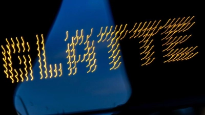 Autofahrer sollten am Wochenende besonders vorsichtig sein. (Foto: Rolf Vennenbernd/dpa)