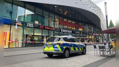 Die Drohmails lösten große Polizeieinsätze aus - etwa im Mai 2024 in Essen. (Archivbild) (Foto: Florentine Dame/dpa)