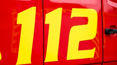 Die Feuerwehr löschte in der Nacht den Brand. (Symbolbild)  (Foto: Daniel Vogl/dpa)