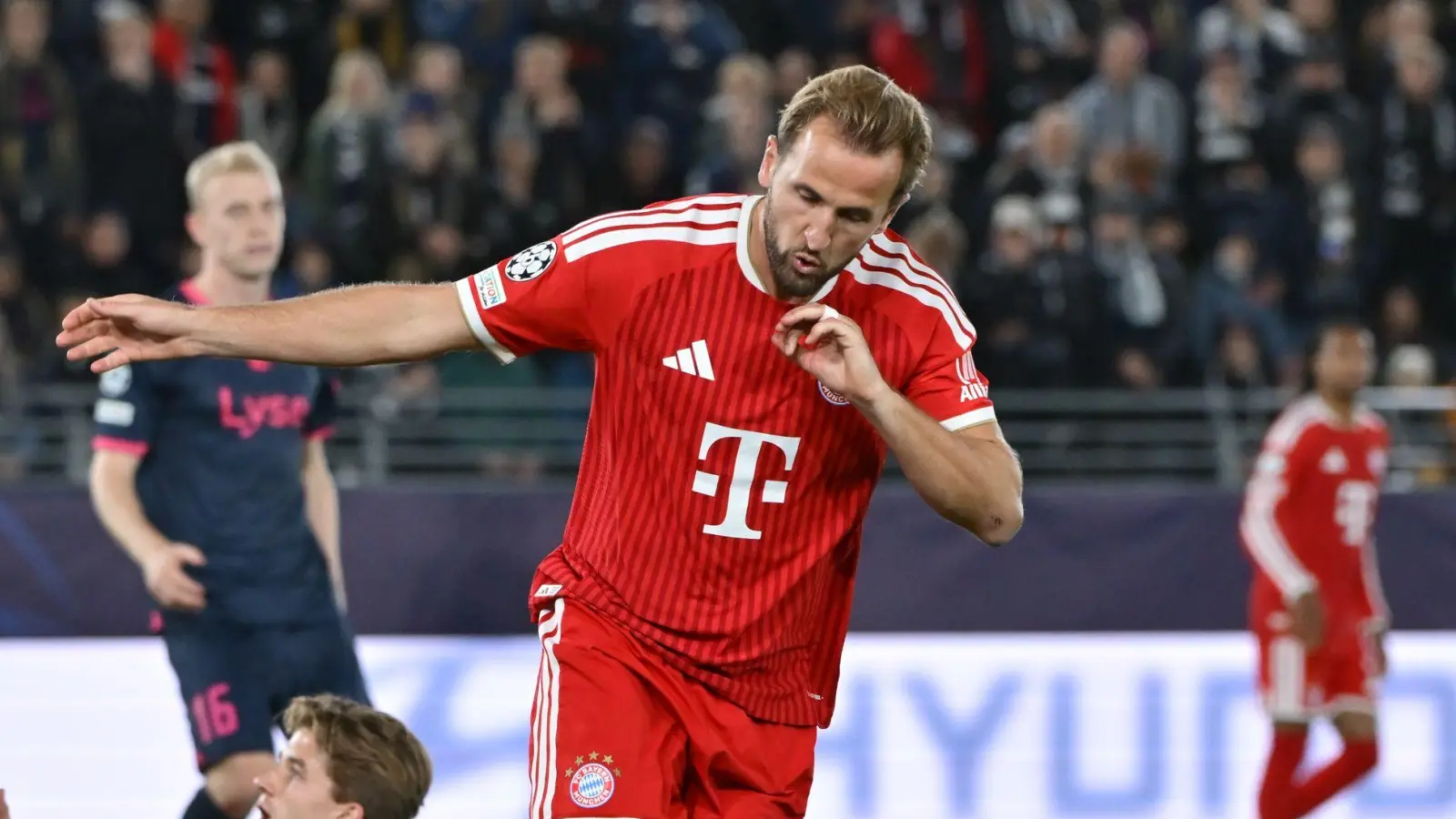 Bei Harry Kane steht offenbar die Vertragsverlängerung bevor. (Foto: Peter Kneffel/dpa)