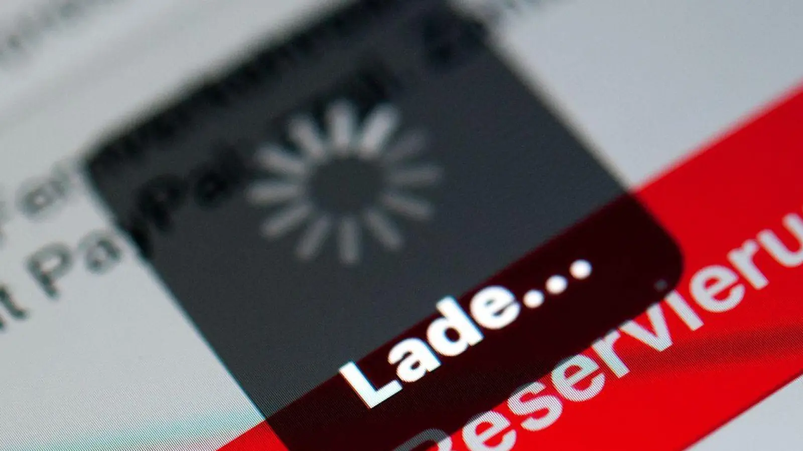 Die Bahn kämpfte erneut mit einer IT-Störung. (Symbolbild) (Foto: Sebastian Gollnow/dpa)