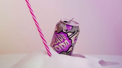  Süße Erfrischung mit Folgen: Viele Limonaden und Eistees liefern hohe Zuckermengen, ohne satt zu machen oder Nährstoffe zu bieten. (Foto: Anna Hirte/dpa-tmn)