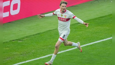 Nick Woltemade weckt mit seiner starken Saison Interesse - er traf auch im Endspiel des DFB-Pokals für den VfB. (Foto: Sören Stache/dpa)