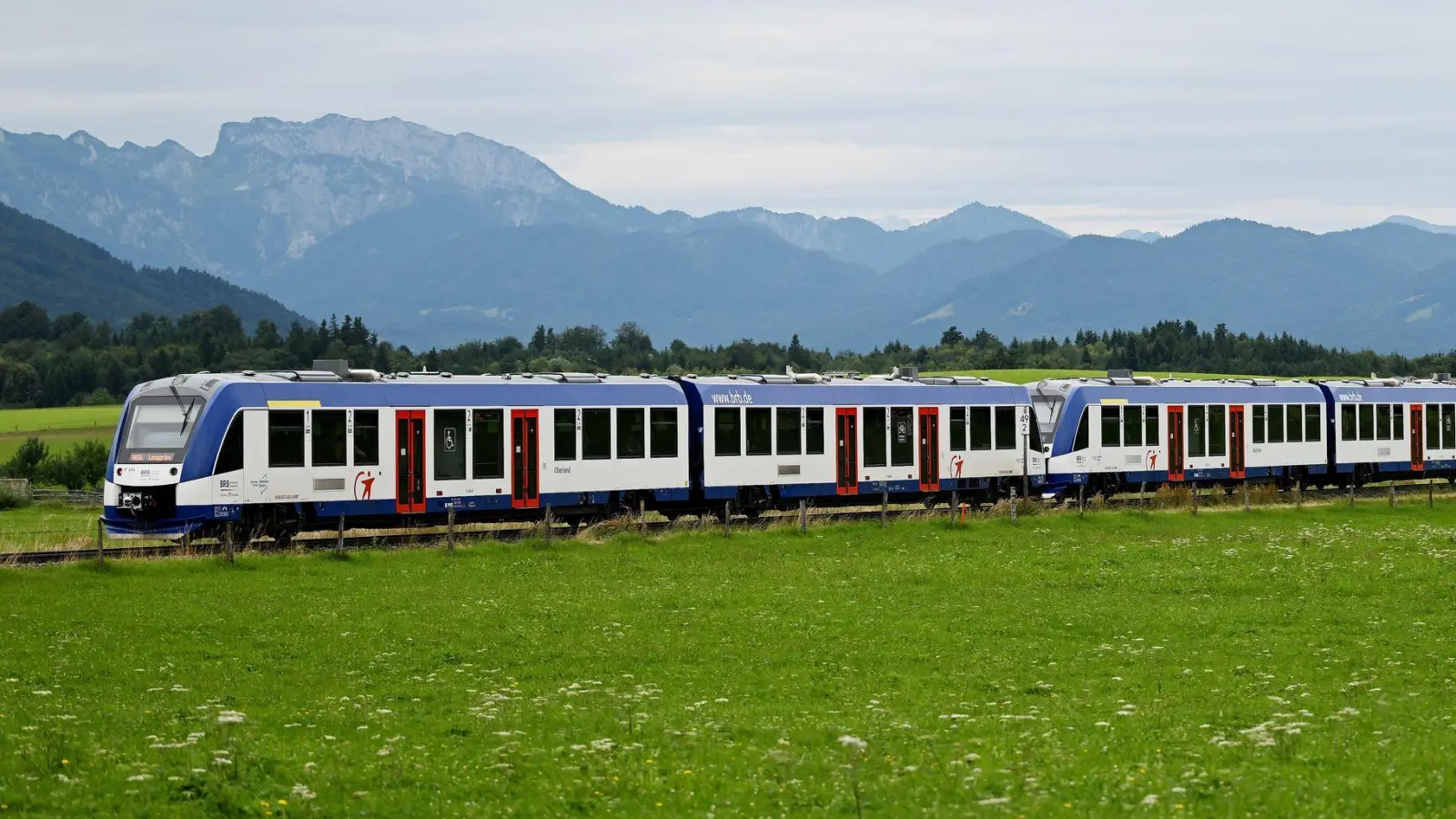 Auf der Strecke von München ins Oberland herrscht derzeit Stillstand. (Archivbild) (Foto: Angelika Warmuth/dpa)