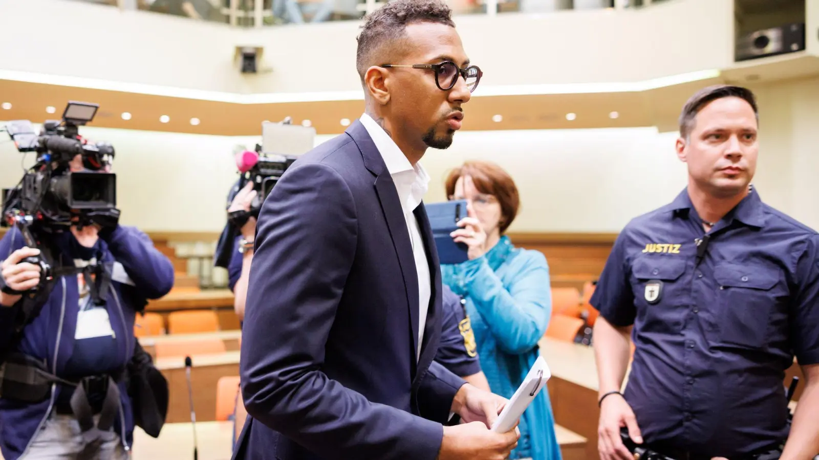 Jérôme Boateng im Gerichtssaal (Archivbild) (Foto: Matthias Balk/dpa)