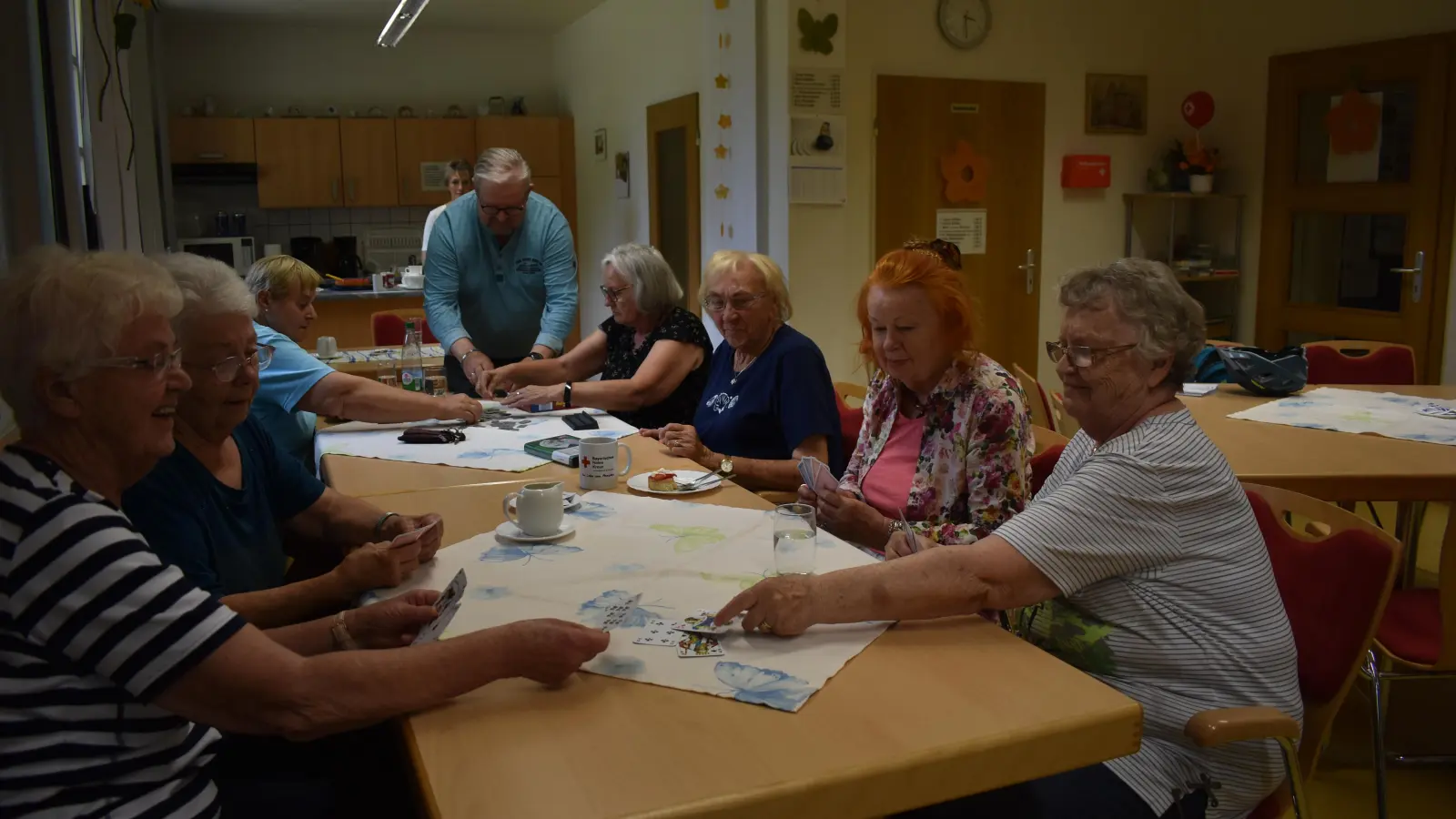 Plaudern, spielen und das Zusammensein genießen – all dies bietet der BRK-Seniorentreff, zu dem jede und jeder kommen kann, der Lust dazu hat. Das Alter spielt keine Rolle. Die Räume sind barrierefrei. (Foto: Ute Niephaus)